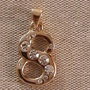 NWOT GOLD TONE PENDANT/NUMBER 8